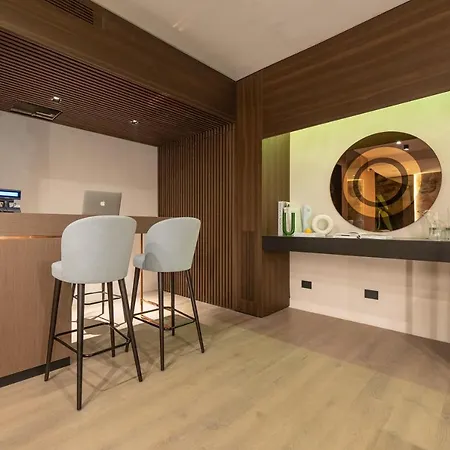 Πανσιόν Agra 4*